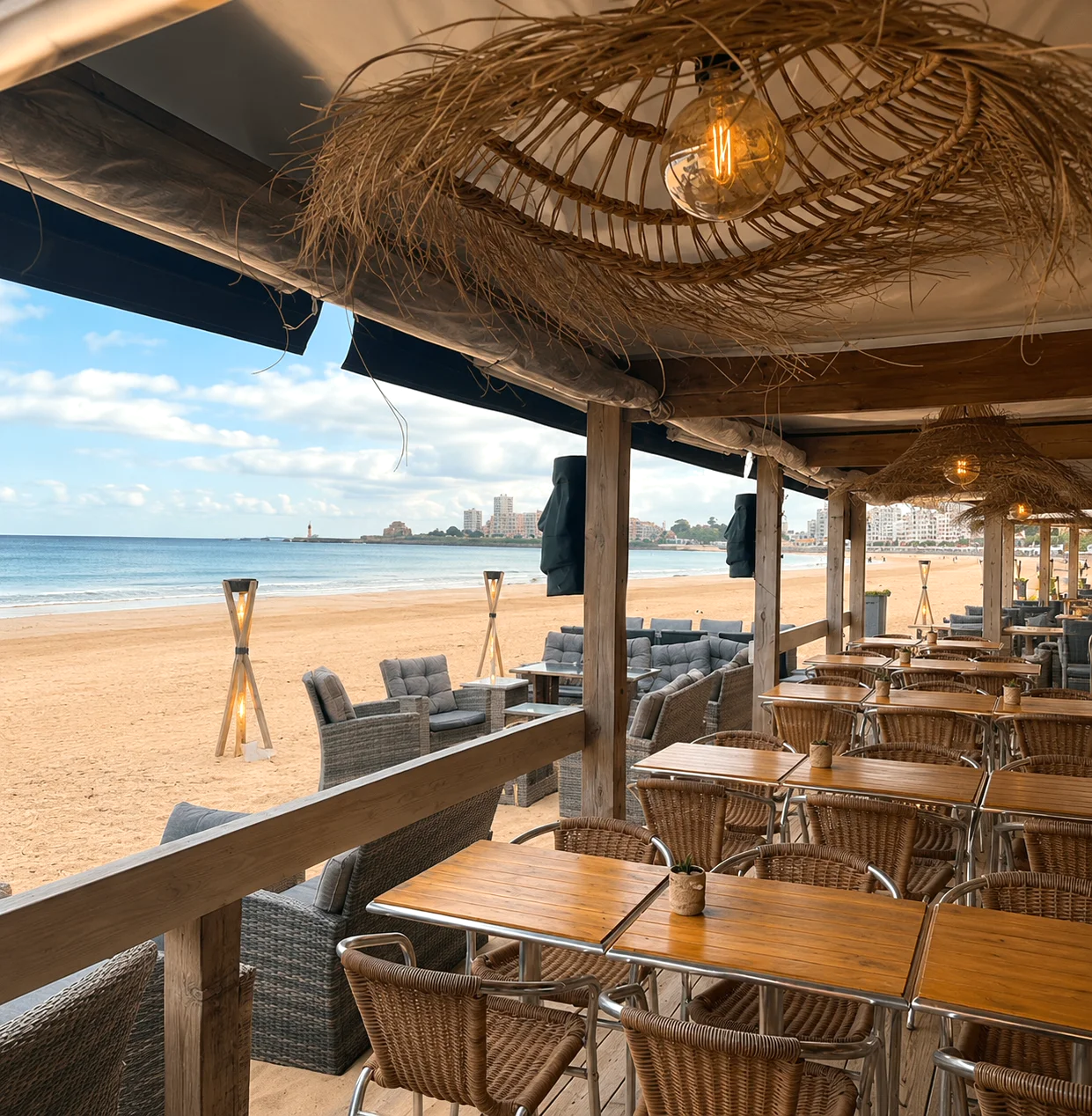 Terrasse de restaurant en bord de mer
